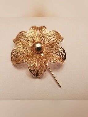 Gold Floral Filigree Brooch Pin - Elegant Women's Jewelry
